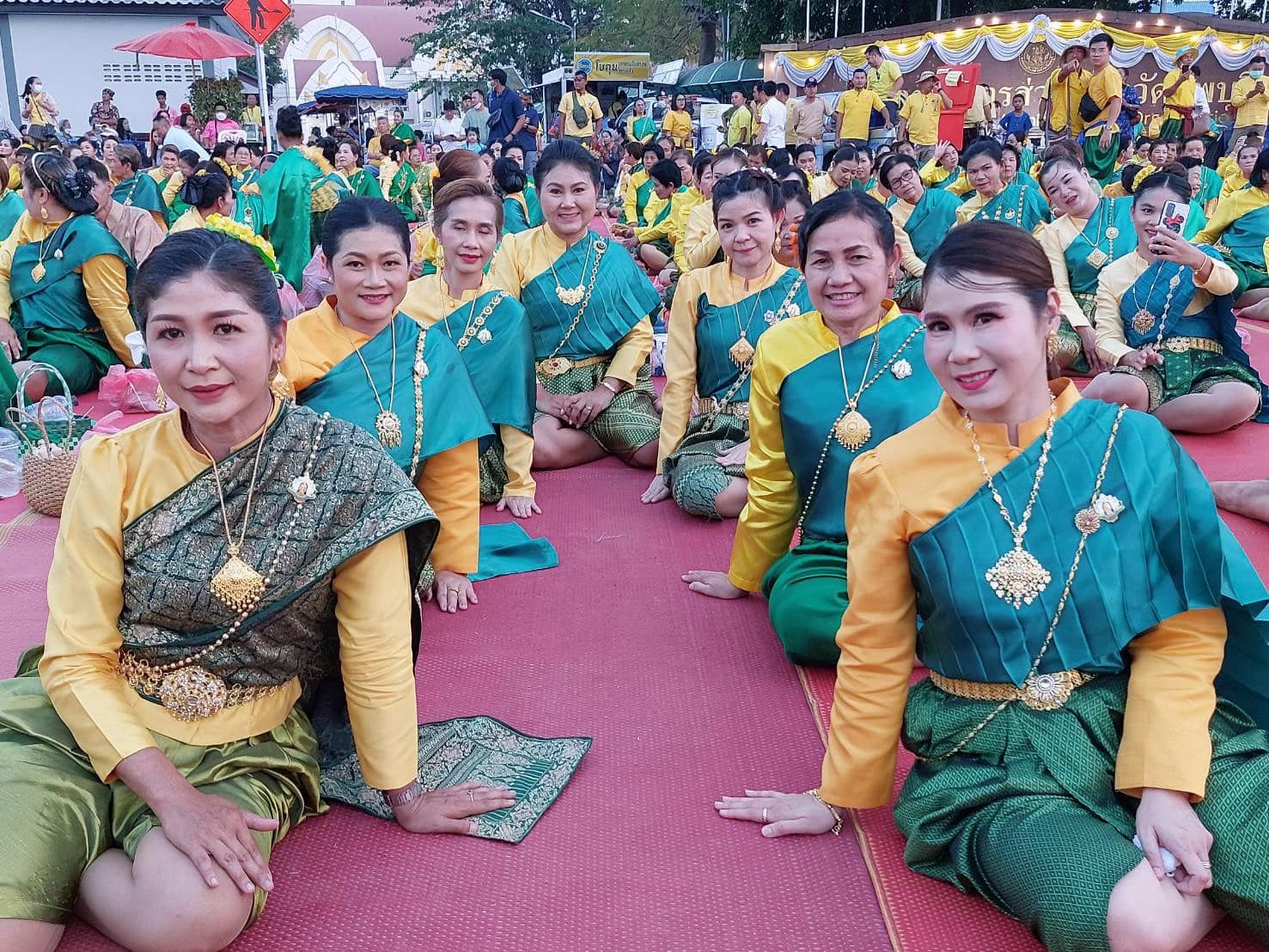 สาวๆ เทศบาลตำบลโคกสำโรงร่วมพิธีรำบวงสรวงสมเด็จพระนารายณ์มหาราช 2567