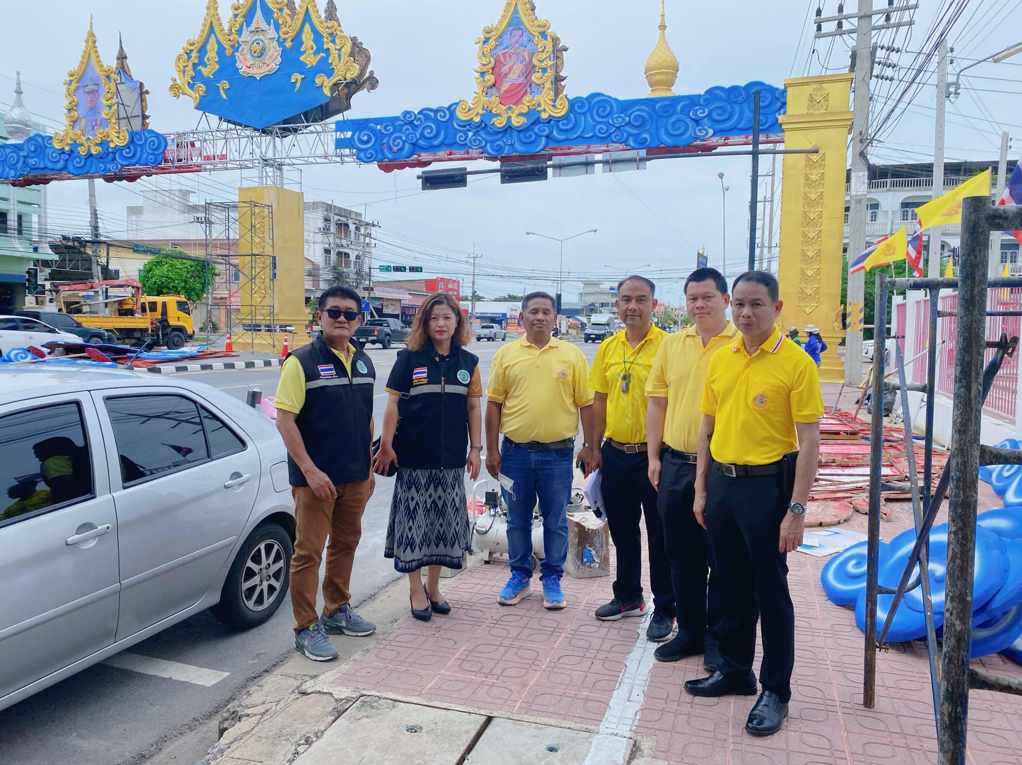 ตรวจสอบความคืบหน้าของโครงการปรับปรุงซุ้มประตูเมืองเฉลิมพระเกียรติพระราชพิธีมหามงคลเฉลิมพระชนมพรรษา 6 รอบ 72 พรรษา พร้อมทั้งตรวจสอบการทำงานว่าเป็นไปตามมาตราฐานที่ได้ตกลงกันไว้หรือไม่